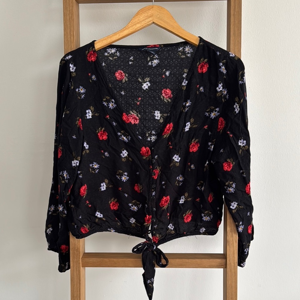 AMERICAN EAGLE l Large Crop Floral Tie-Front Blouse